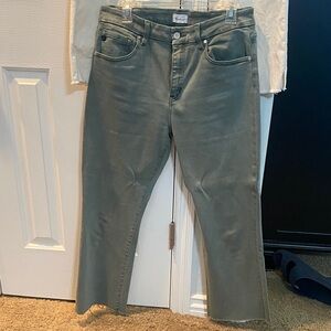 Two pair women’s cropped pants